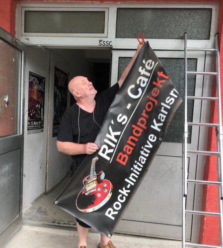 das letzte Banner wird abgebaut
